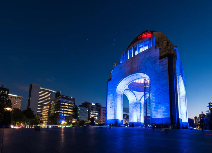 Огни большого города: 12 памятников архитектуры, которые стоит увидеть ночью