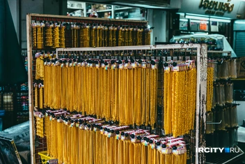 В Чайна-тауне несколько сотен ломбардов, а цена на золото везде одинаковая. Кроме того, его продают на развес | Источник: Алина Ринчино / «ИрСити»