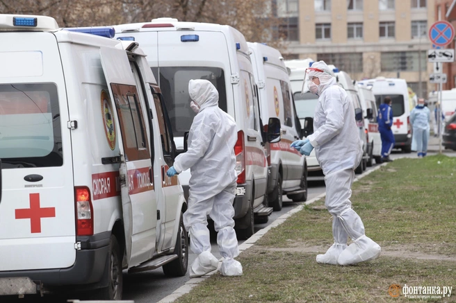 Врачи пока не могут точно назвать даты пика заболеваемости | Источник: Сергей Михайличенко / FONTANKA.RU