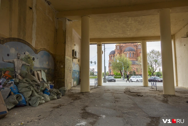 Совсем скоро на этом месте появятся новые граффити | Источник: Константин Завриков / V1.RU
