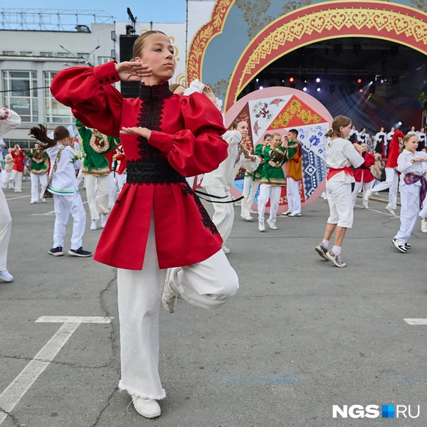 Торжественное открытие Дня города прошло на площади Ленина в 12:00 | Источник: Александр Ощепков / NGS.RU