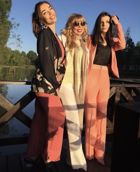 Дочери Маши Распутиной были на свадьбе мамы