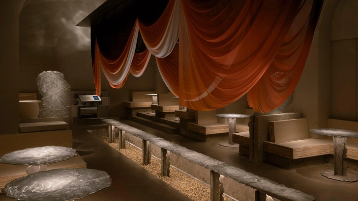 Мультисенсорный опыт: многослойный интерьер ресторана в Будапеште | Источник: URBA