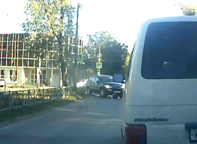 В результате выезда внедорожника на тротуар в Горроще пострадали две женщины | ya62.ru