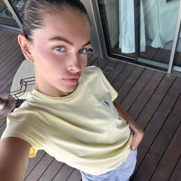 Какой стала самая красивая девочка в мире, которую раньше обожали все: 20 честных фото | Источник: соцсети