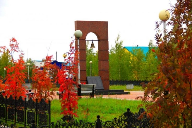 В 2004 году, к 20-летию трагедии, в Новоаганске открыли памятник погибшим геологам | Источник: администрация Новоаганска