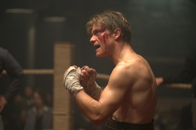 Евгений Ткачук очень органичен в роли кулачного бойца | Источник: «Кинопоиск»