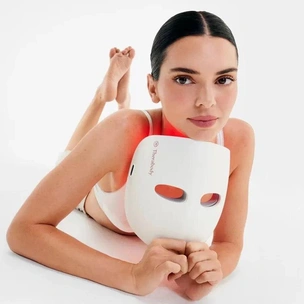 Новая LED-маска Therabody, которую рекламирует Кендалл Дженнер: характеристики и цена