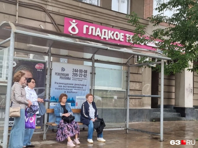 Все ждут, пока транспорт снова поедет | Источник: Роман Данилкин / 63.RU