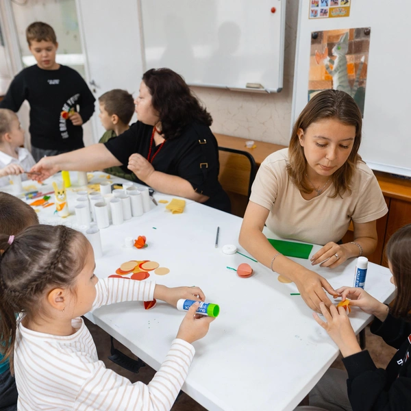 Дети убедились, что при помощи простых инструментов можно создавать оригинальные и полезные вещи из переработанных материалов | Источник: АО «КОРДИАНТ»