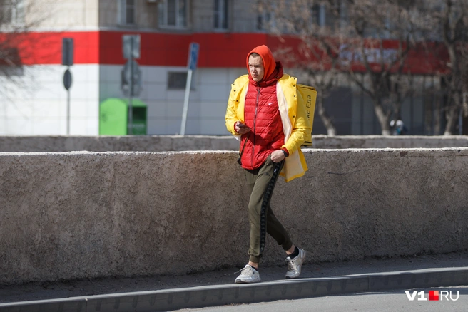 У курьеров проблемы схожи, но с поиском бесплатного Wi-Fi проблем нет | Источник: Алексей Волхонский / V1.RU