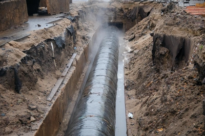 Darasun heat main repair: machinery fails, people work