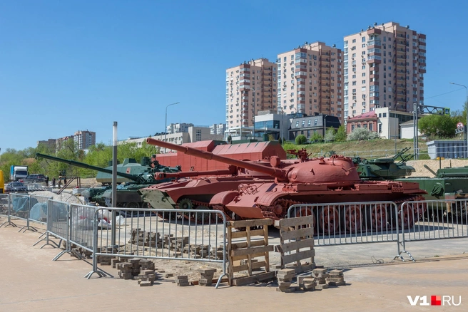 По замыслу военная техника будет образовывать единый ансамбль с памятником пароходу и макетом бронепоезда | Источник: Константин Завриков / V1.RU