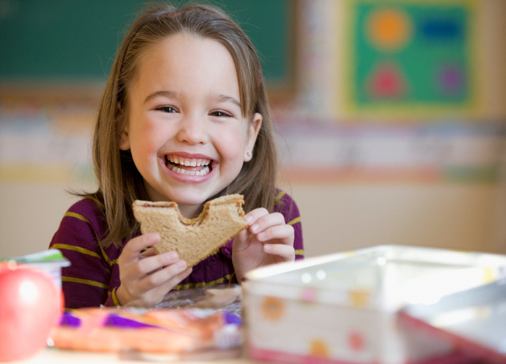 Еда для «пятерок»: чем кормить школьника для лучшей успеваемости