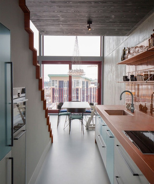 Двухэтажный лофт с панорамными окнами в Амстердаме
