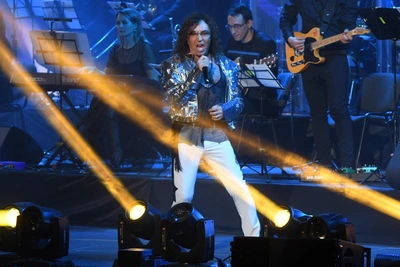 Поклонники просят Леонтьева на Новую волну в Казани