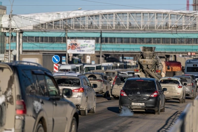 В Новосибирске добавили полосы на Большевистской и Советском шоссе