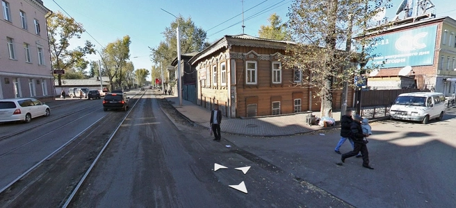 Такой была усадьба в 2010 году. Она уже тогда ушла глубоко в землю | Источник: сервис «Яндекс.Карты»
