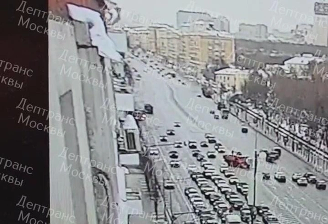 Грузовик протаранил автобус в Москве. Пострадали 8 человек | Источник: Дептранс. Оперативно