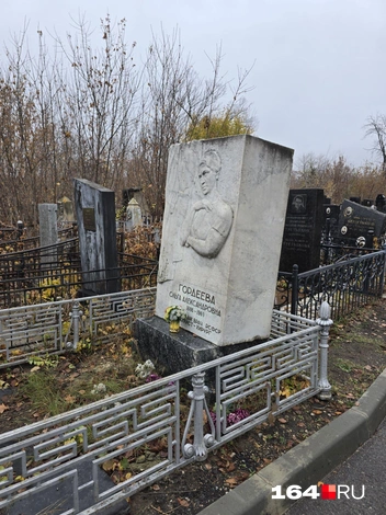 Некоторые могилы со временем повело | Источник: Семен Коротов-Майбах / 164.RU