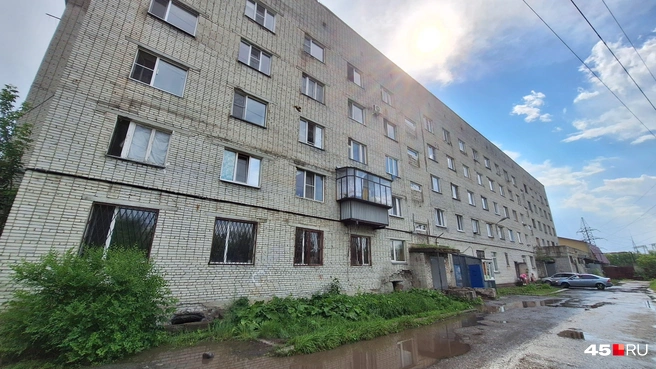 Коммунальные проблемы общежития Бажова, 67 не раз попадали в поле зрения 45.RU | Источник: Александр Лисихин / 45.RU