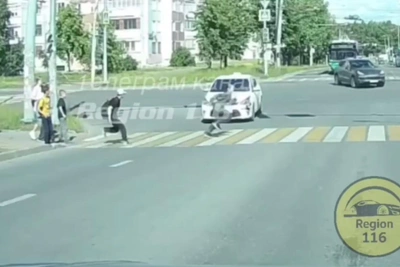 Водителя Kia в Казани накажут из-за подростков на дороге
