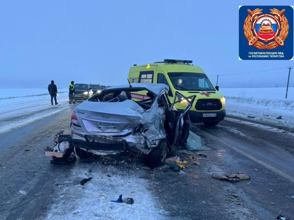 Две машины — всмятку. В аварии под Казанью погибли водитель и пассажир