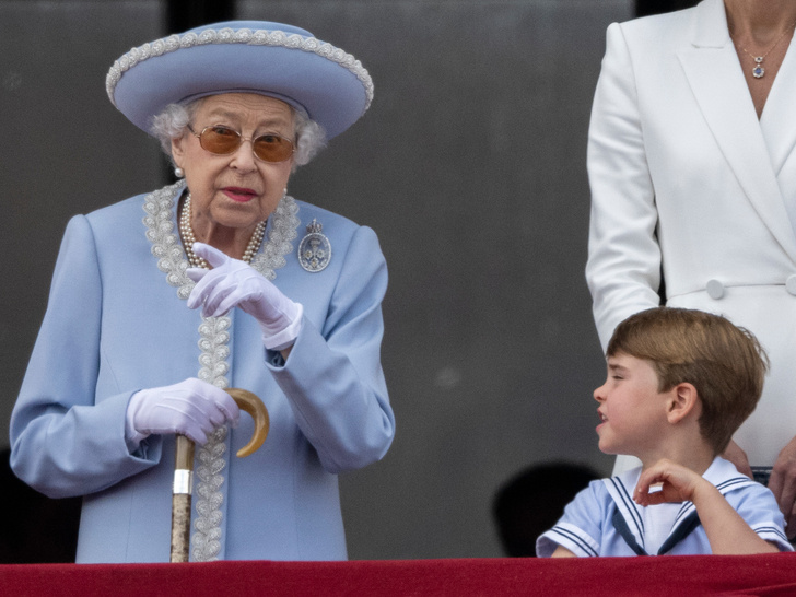 Как Королева всего одной фразой смогла успокоить принца Луи, который кривлялся на публике — попробуйте этот прием
