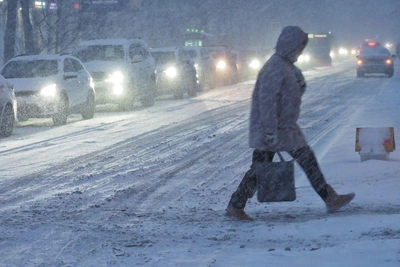 Снегопад вызвал аномальные пробки в Петербурге