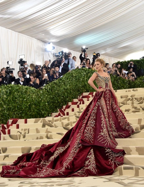 Ничего себе! Платье Блейк Лайвли для Met Gala 2018 шили целых...