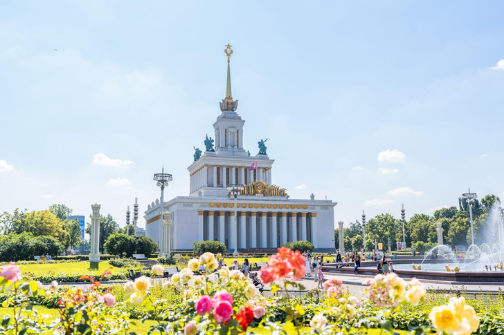 Павильон № 1 и входные арки: знаковые объекты ВДНХ отмечают свой юбилей