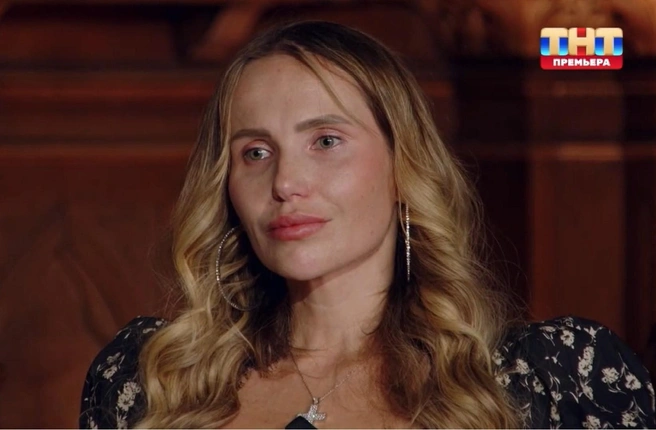 Полина Книна не справилась с испытанием и получила черный конверт  | Источник: кадр из шоу «Битва экстрасенсов» (16+), ТНТ, 2026 год