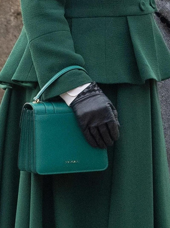 Завидуют все: самые роскошные сумки королевы Камиллы, о которых мечтает весь мир