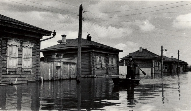 Улица Береговая во время наводнения в 1957 году | Источник: Комитет по делам архивов Курганской области / vk.com