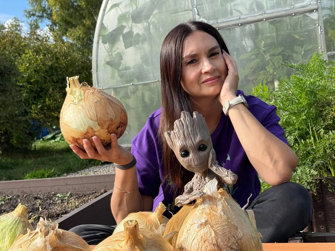 Лук у Ирины тоже потрясающий | Источник: Ирина Угодчикова / Vk.com