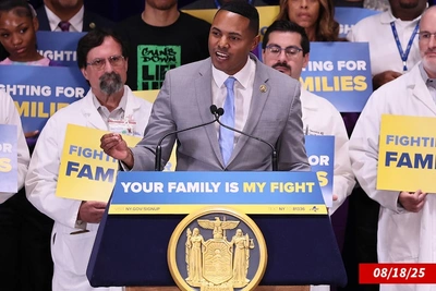 Попытка договориться по финансированию DHS с Ричи Торресом