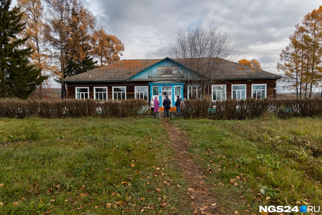 Школа старая, но выглядит вполне | Источник: Мария Ленц / NGS24.RU
