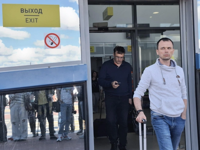 Столпотворение у выхода вызвало подозрения у пассажиров того же рейса | Источник: Тимофей Крылов / V1.RU