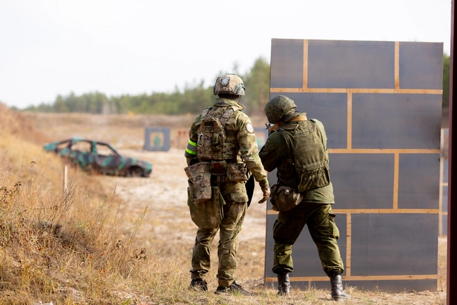 На домах в Сорокинском районе в честь десятерых военных, погибших на СВО, установили таблички | Источник: Ирина Шарова / 72.RU