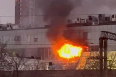 Крупный пожар в бизнес-центре на Варшавском шоссе