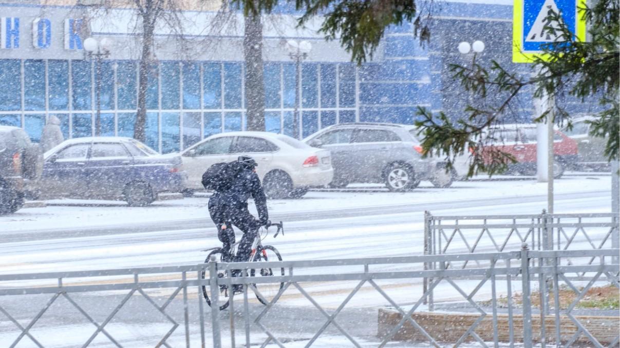 Первый снегопад в Уфе: как выглядели побелевшие улицы города — фотографии