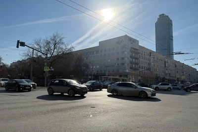 Светофоры сломались на перекрестке в Екатеринбурге