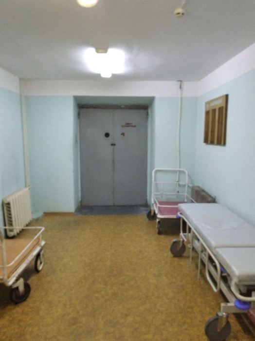 «От удара очень болели ребра». В ГБ № 6 рухнул лифт с пациентами, возбуждено дело: хроника событий | Источник: пациент больницы