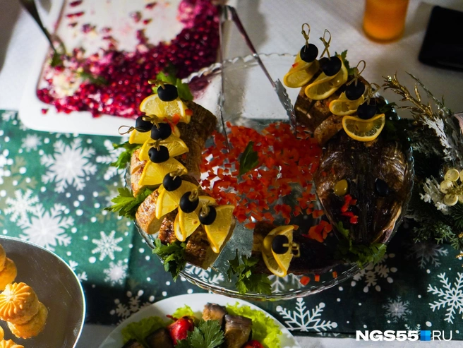 Следуя этим советам вы, скорее всего, избежите лишних килограммов после новогоднего застолья | Источник: Елена Латыпова / NGS55.RU