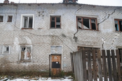 Аварийный кирпичный дом в Архангельске