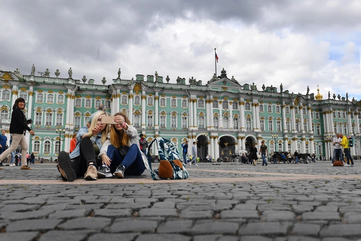 В Санкт-Петербурге определились с размером туристического налога. Он будет выше с апреля по сентябрь