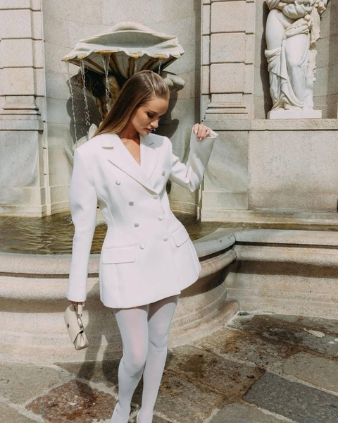 Стильно и сексуально: 3 белых жакета как у Роузи Хантингтон-Уайтли на Неделе моды в Милане