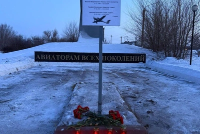 Стихийный мемориал в Орске в память о погибших летчиках