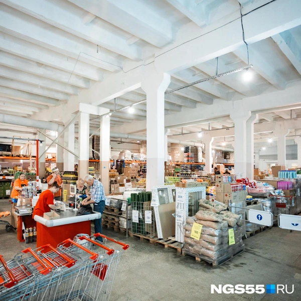 Магазин похож на большую кладовку | Источник: Кирилл Башинский / NGS55.RU