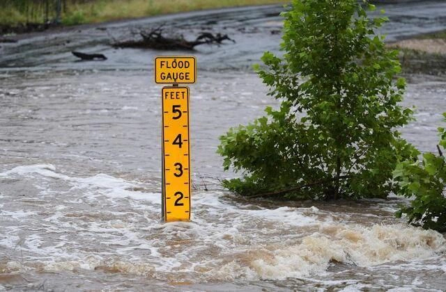 Вода поднялась очень быстро  | Источник: Eric Gay / AP